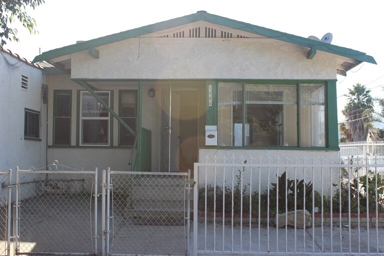 Building Photo - 617 W 15th St