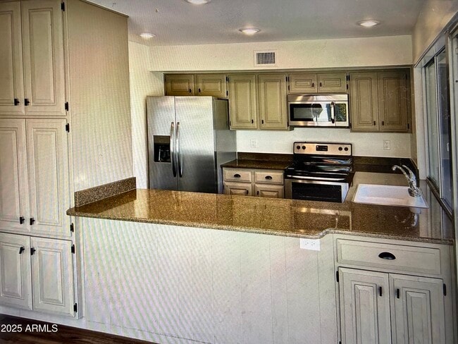 Building Photo - 912 E Acacia Cir