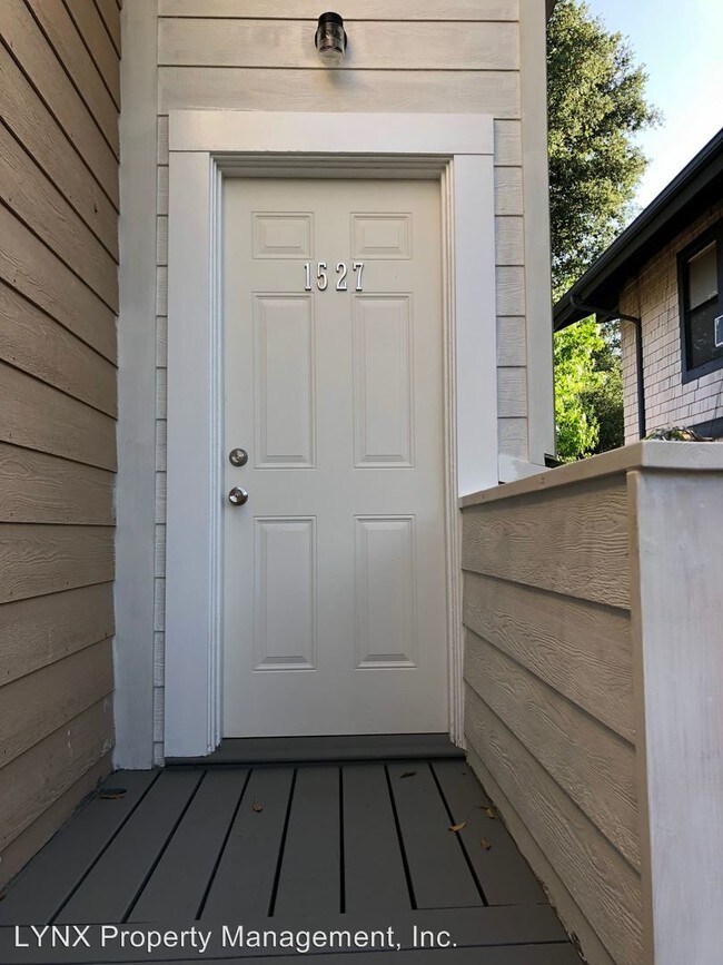 Foto del edificio - 1523 Chapala St