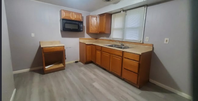 Building Photo - Charming 3-Bedroom Pet-Friendly Home with Modern Conveniences in Flint Charter Township!