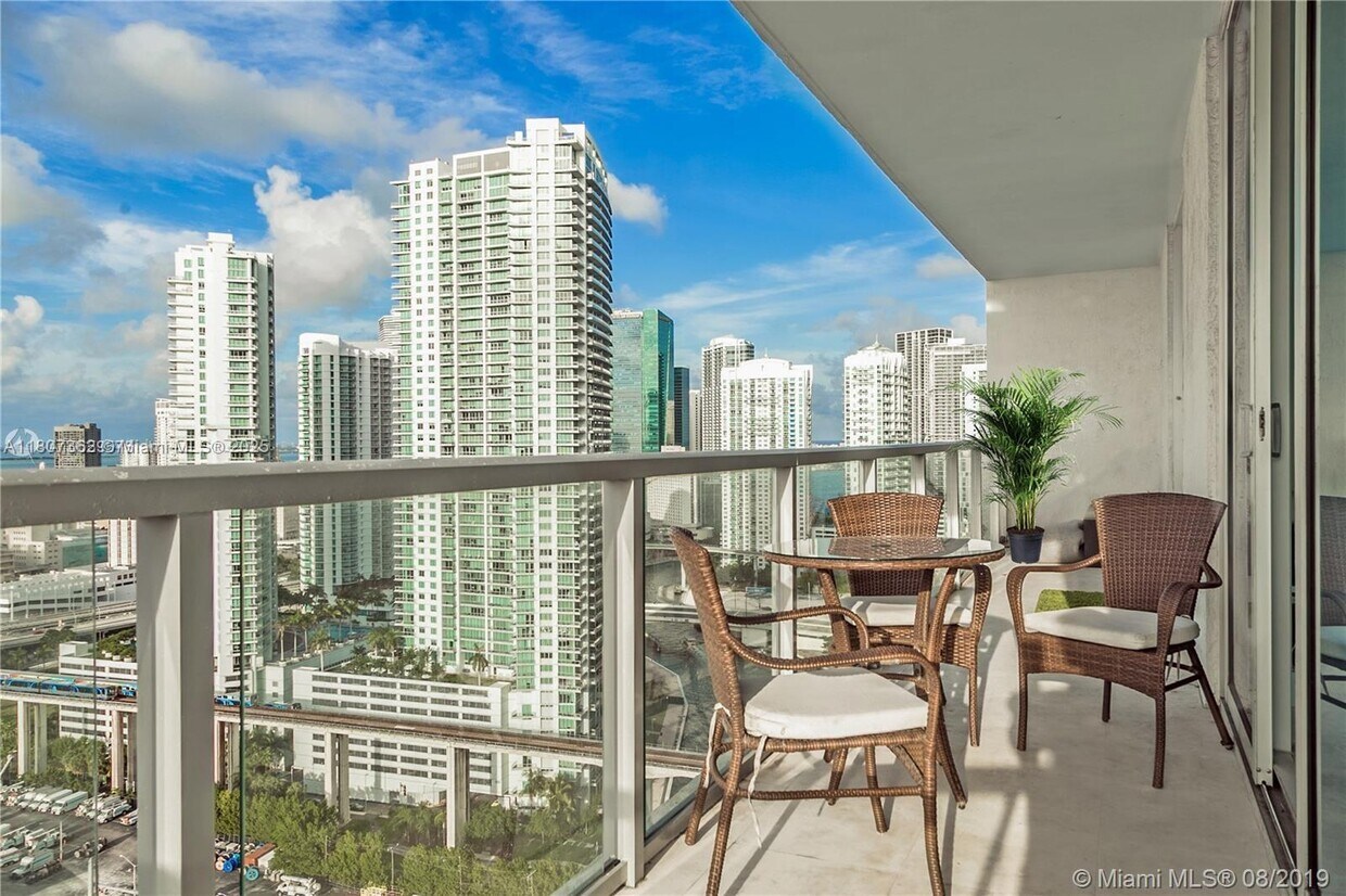 Foto principal - 185 SW 7th St