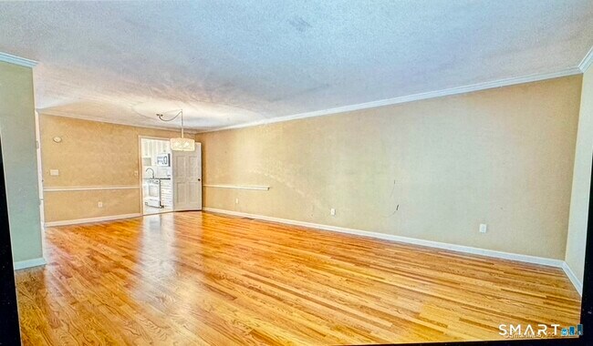 Building Photo - 136 Tunxis Village
