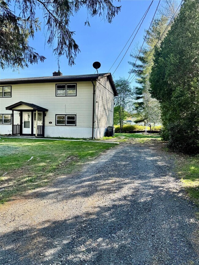 Foto del edificio - 1 Maple Ln