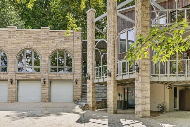Foto del edificio - 5729 Stoneway Trail
