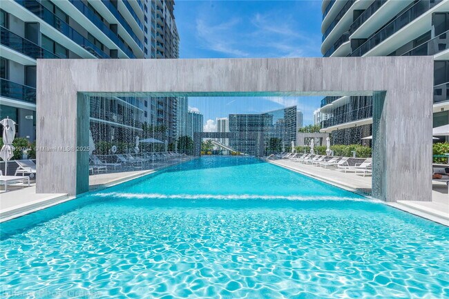 Foto del edificio - 45 SW 9th St