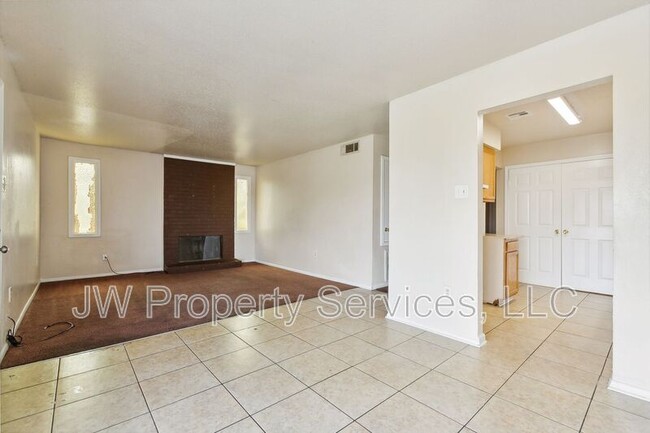 Building Photo - 901 E Monterey Ct