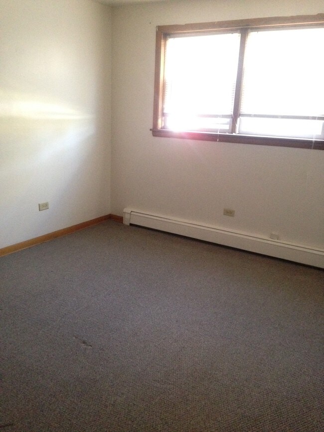 128 E Joe Orr Rd, Chicago Heights, IL 60411 Apartments in Chicago