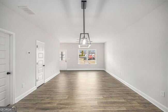 Foto del edificio - 124 Crestpoint Rd