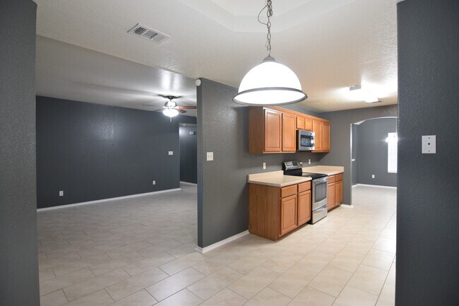 Building Photo - 401 Dixon Dr