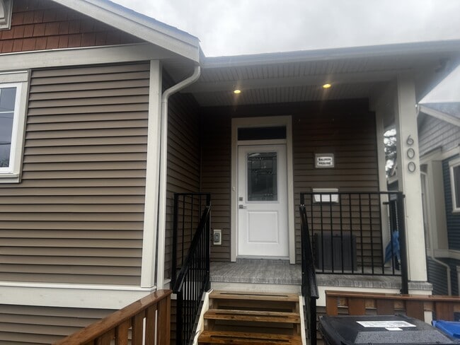 Building Photo - 600 Hillcrest Ave