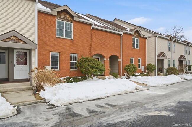 Building Photo - 5 Greenmeadow Dr