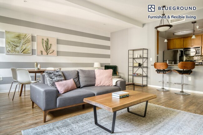 Building Photo - 8601 Lincoln Blvd