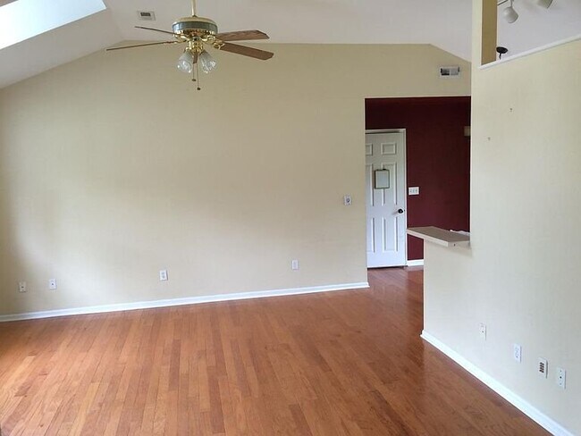 Foto del edificio - 4710 Timber Ln