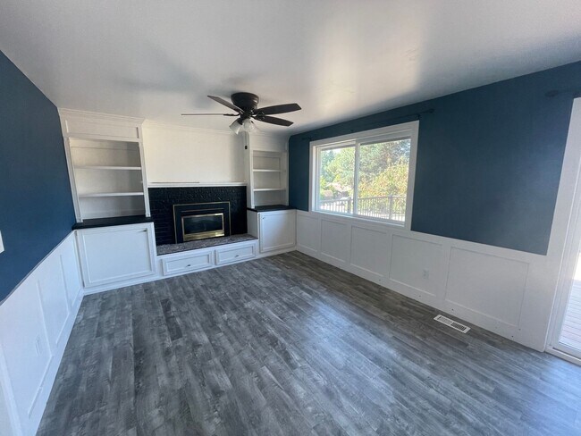 Foto del edificio - 3 Bedroom, Pet Friendly Home with Large Fe...