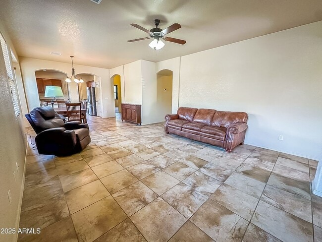 Building Photo - Stunning 4-Bedroom, 2-Bathroom home with C...