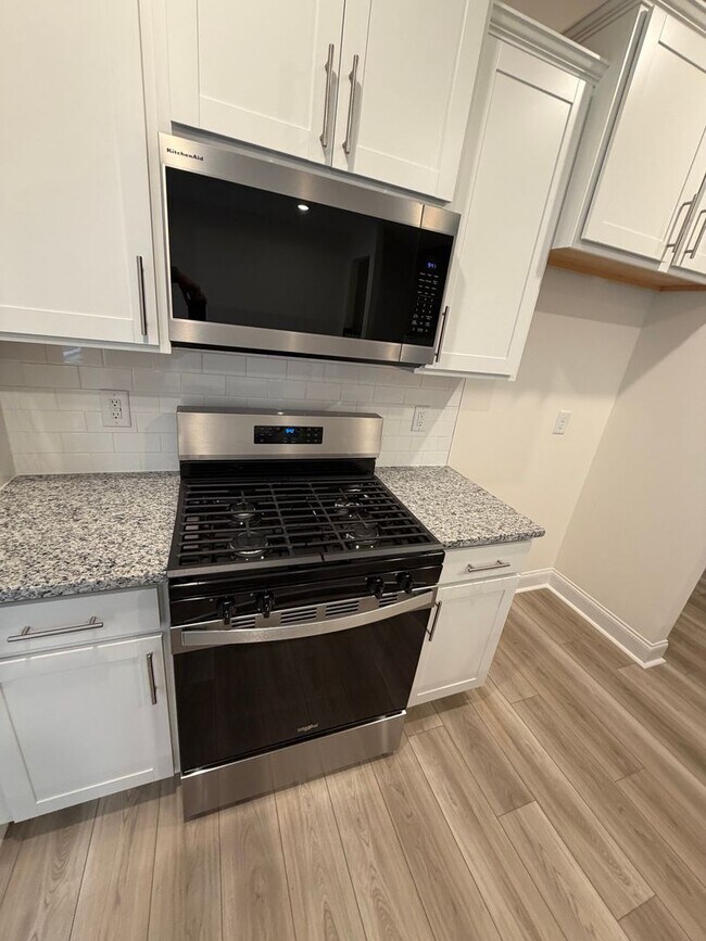 Foto del edificio - Mebane / Townhouse