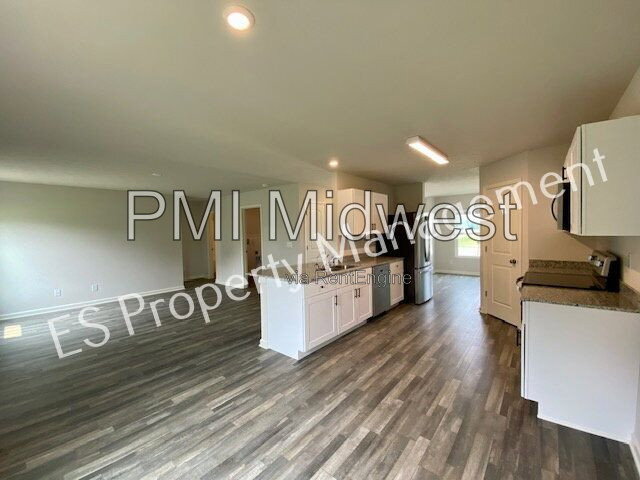 Foto del edificio - 2913 W Kings Cyn Dr