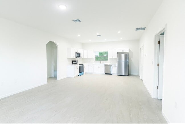 Building Photo - Brand New 3 Bed / 2 Bath Rental in Cape Coral – $1,950/M