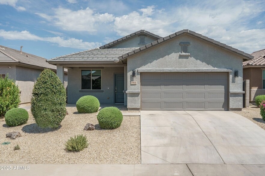 Foto principal - 17072 W Alice Ave