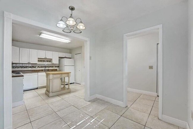 Building Photo - 2737 Lowson Blvd