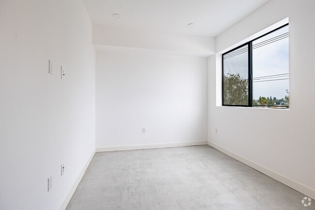 3BR, 2BA - 1,3000SF - Bedroom - Studio City View