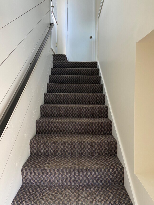 1383 Washington St Unit 3, Newton, MA 02465 Apartments in Newton, MA