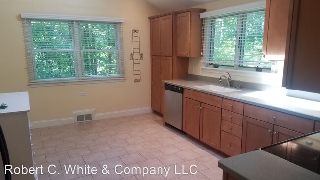 Building Photo - 3 br, 1.5 bath House - 20 Woodland Ave.