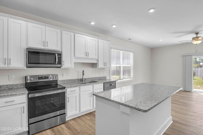 Building Photo - 7028 Crew Dr