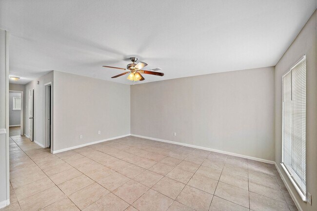 Foto del edificio - Spacious 3-Bedroom, 2-Bath Home with Moder...