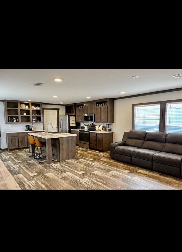 Leaving room/kitchen - 73 Cannon Ln