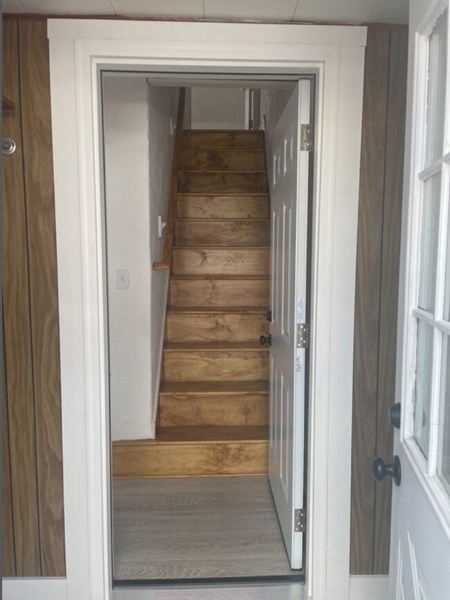 Building Photo - 2BED/1BATH located in a Townhouse in Dedha...