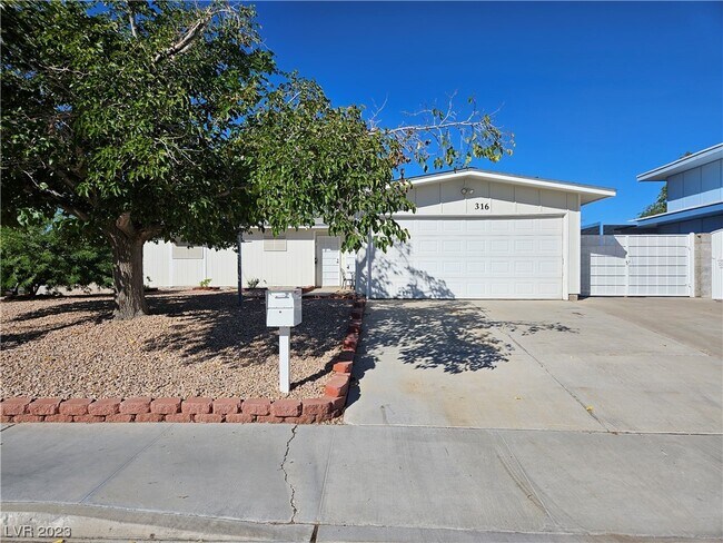 Building Photo - 316 Redstone St