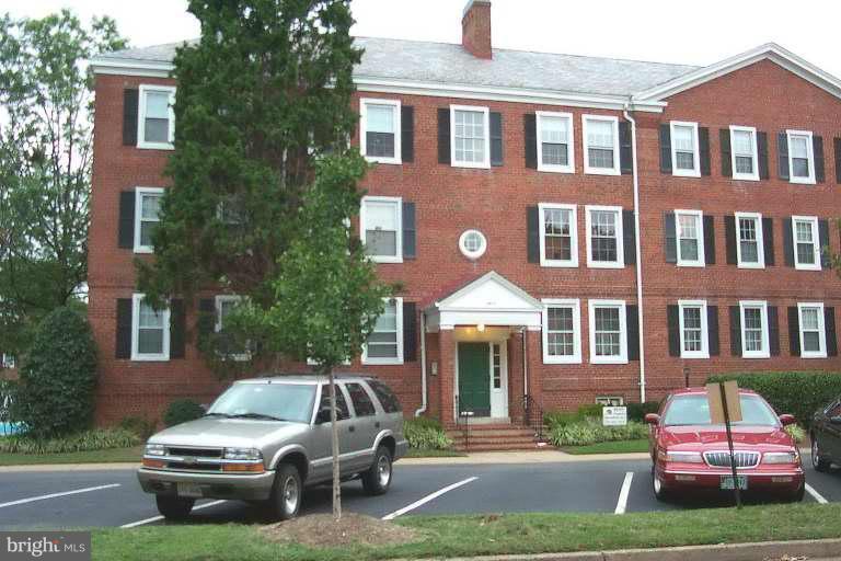Condo Entrance - 4813 30th St S