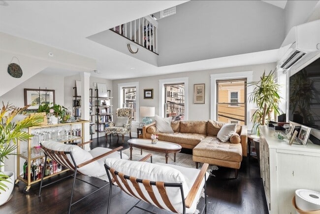 Building Photo - 38 Mead St