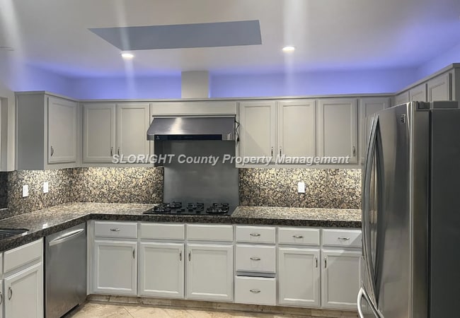 Building Photo - AVAILABLE JULY - 4 Bedroom / 3 bath