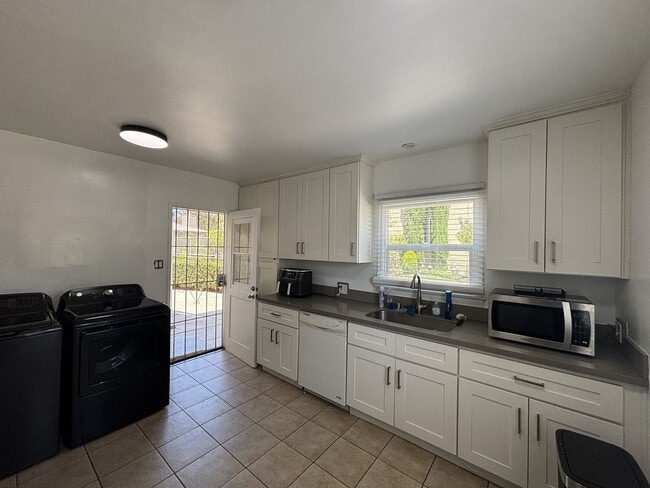 Photo - 6113 S Fairfax Ave (Los Angeles, CA) Townhome