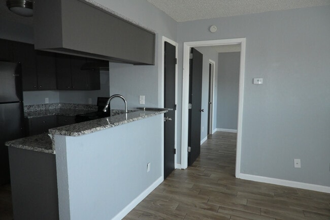 Foto del edificio - 608 S Broadway St