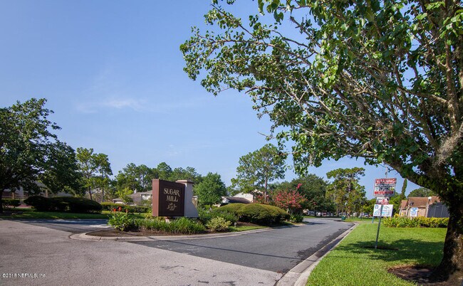 Foto del edificio - 3801 Crown Point Rd