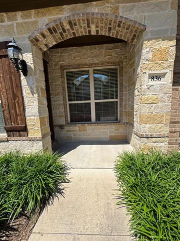 Building Photo - 836 Rohan Dr