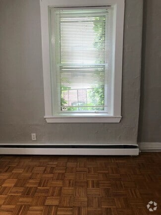 Building Photo - 39 Anderson St