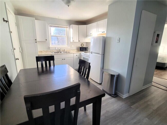 Foto del edificio - 70 Carroll Ave