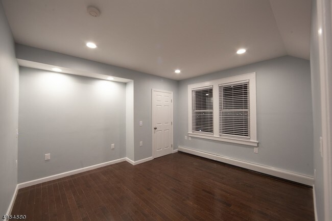 Building Photo - 438-435 5th St