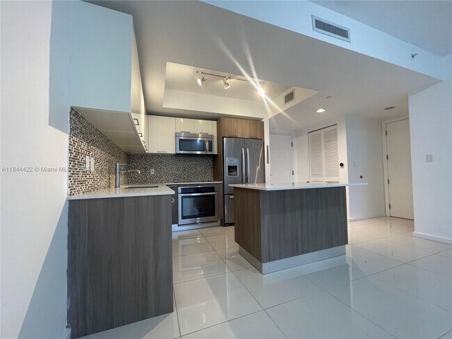 Foto del edificio - 5252 NW 85th Ave