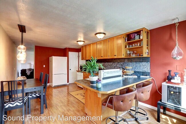 Building Photo - 4 br, 1 bath House - 5422 30th Ave SW
