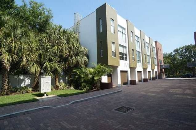 Building Photo - 325 5th Ave N