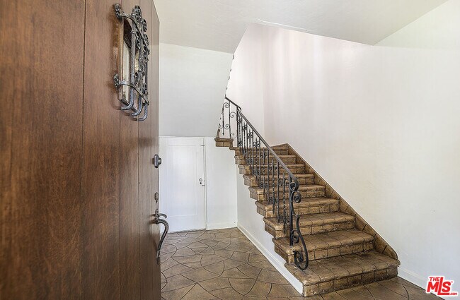 Foto del edificio - 244 S Mansfield Ave