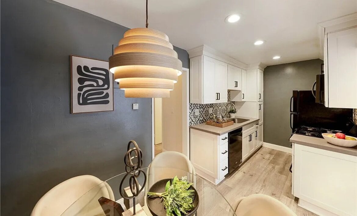 Building Photo - "Chic 1-Bed Santa Monica Retreat: Hardwood...
