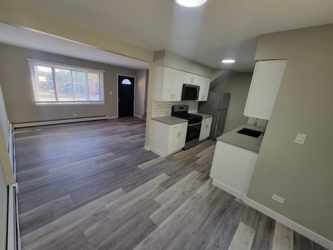 Building Photo - 310 Duane St