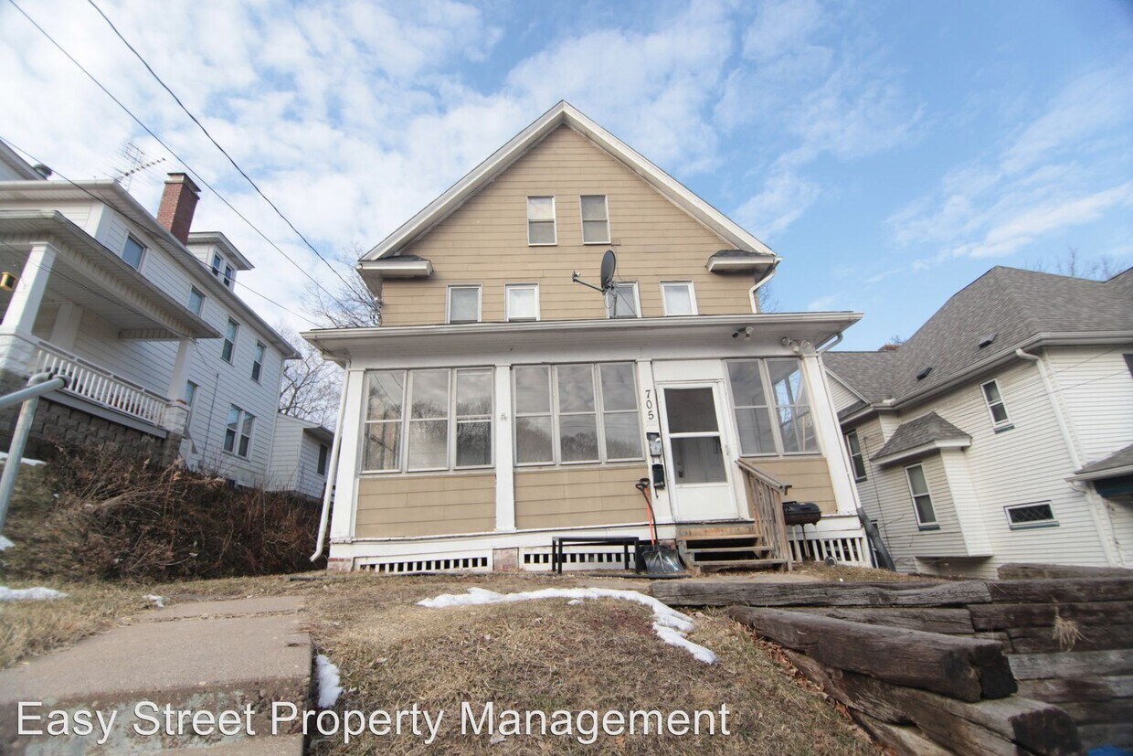 705 25th St, Moline, IL 61265 Apartment for Rent in Moline, IL
