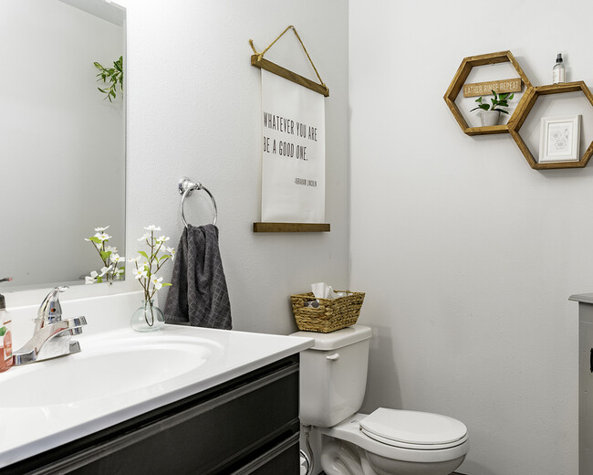 Baño - Pineview Townhomes